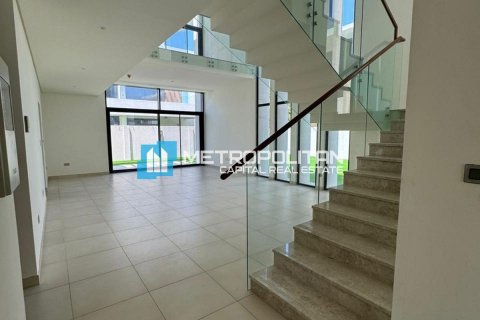 Villa de 4 dormitorios en  Yas Island, UAE No. 148261 4