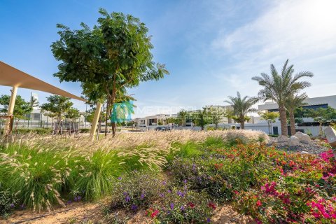 Villa de 4 dormitorios en  Yas Island, UAE No. 148261 3