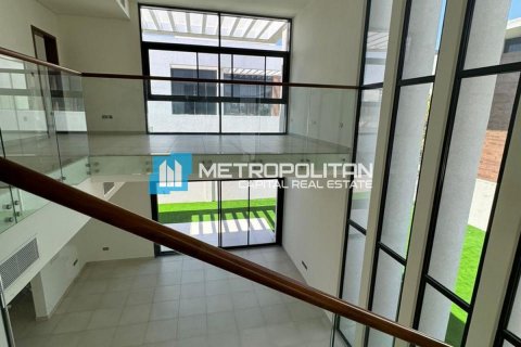 Villa de 4 dormitorios en  Yas Island, UAE No. 148261