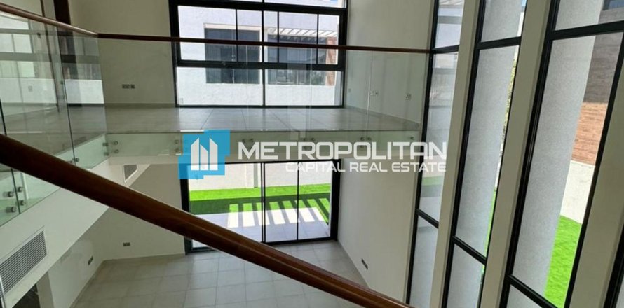 Villa de 4 dormitorios en  Yas Island, UAE No. 148261