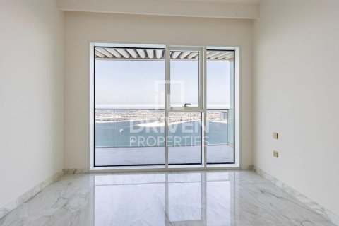 Apartment de 4 dormitorios en EMAAR Beachfront, UAE No. 85784 18