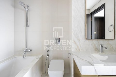 Apartment de 4 dormitorios en EMAAR Beachfront, UAE No. 85784 10