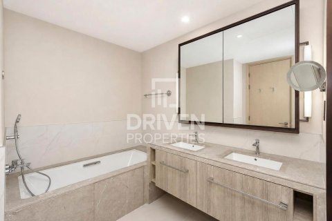 Apartment de 3 dormitorios en Address Harbour Point, UAE No. 204739 22