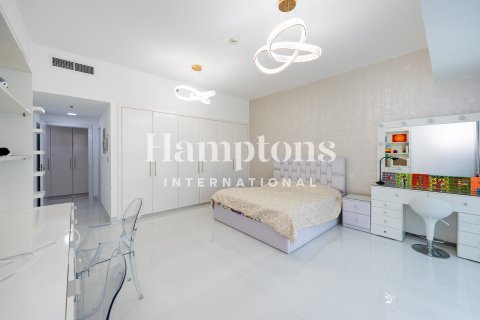 Appartement de 3 chambres à Emirates Crown, UAE No. 162992