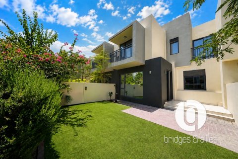 Villa de 3 dormitorios en Dubai Hills Estate, UAE No. 162994