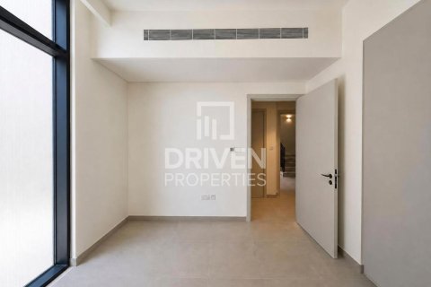 4 bedrooms Villa in Mudon, UAE No. 192557 5