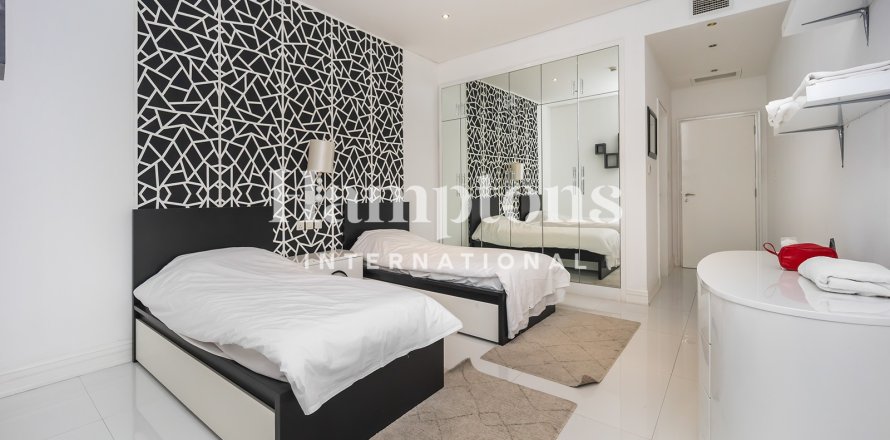 2 bedrooms Apartment in The Address Dubai Marina, UAE No. 166269