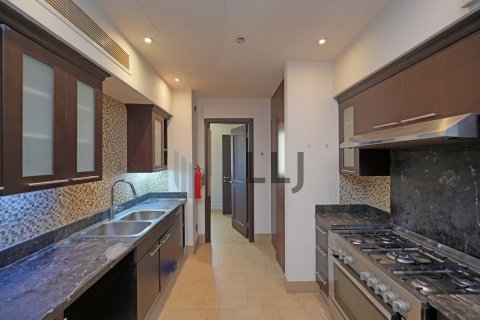 Квартира с 3 спальнями  №131521 13