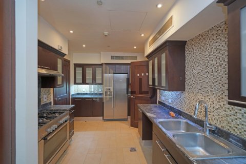 Квартира с 3 спальнями  №131521 12