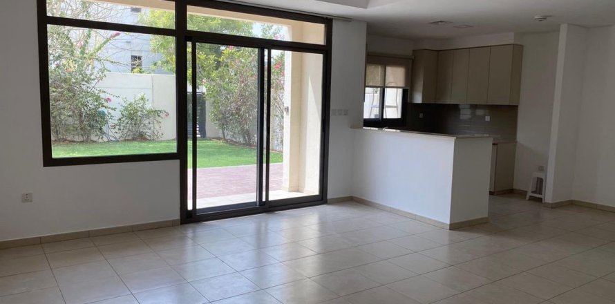 3 bedrooms Villa in Town Square, UAE No. 168856