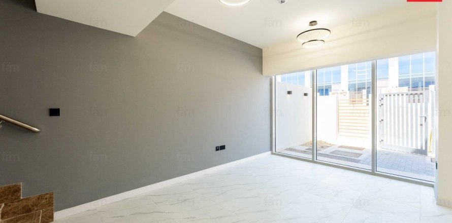 2 bedrooms Townhouse in Dubai, UAE No. 168857