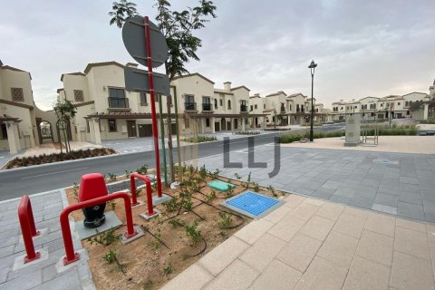 Villa de 3 dormitorios en Abu Dhabi, UAE No. 102045 2