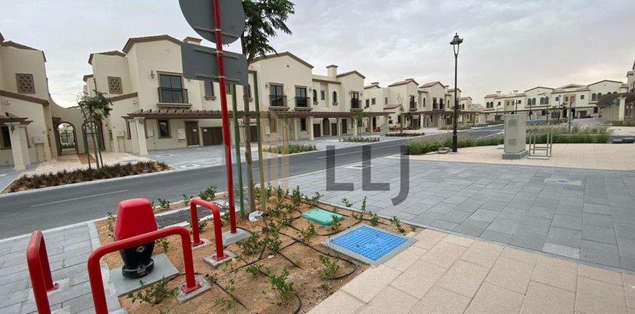 Villa de 3 dormitorios en Abu Dhabi, UAE No. 102045