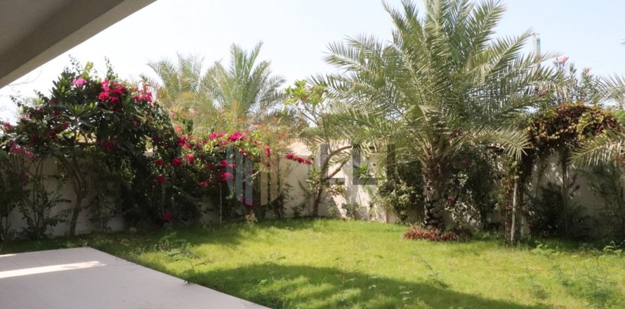 Villa de 5 dormitorios en Yas Island, UAE No. 102044