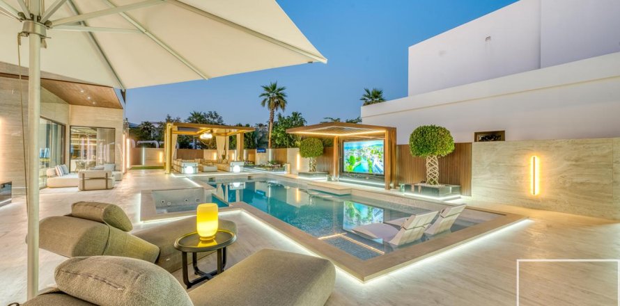 Вилла с 4 спальнями в Аль-Барари, ОАЭ №136399