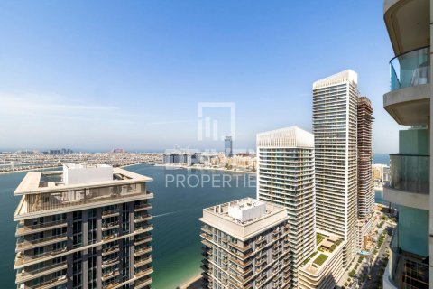 Квартира с 2 спальнями в EMAAR Beachfront, ОАЭ №137702 4