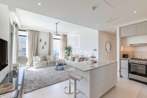 Квартира с 2 спальнями в EMAAR Beachfront, ОАЭ №137702 15