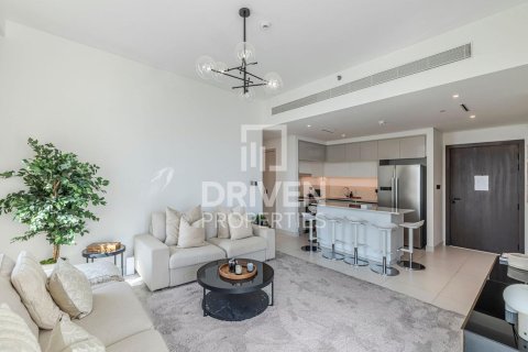 Квартира с 2 спальнями в EMAAR Beachfront, ОАЭ №137702