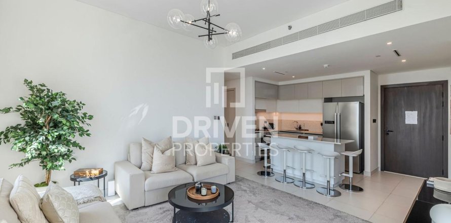 Квартира с 2 спальнями в EMAAR Beachfront, ОАЭ №137702