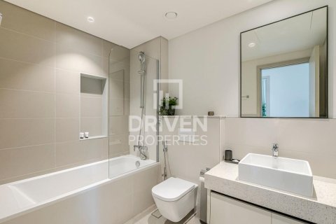 Квартира с 2 спальнями в EMAAR Beachfront, ОАЭ №137702 8