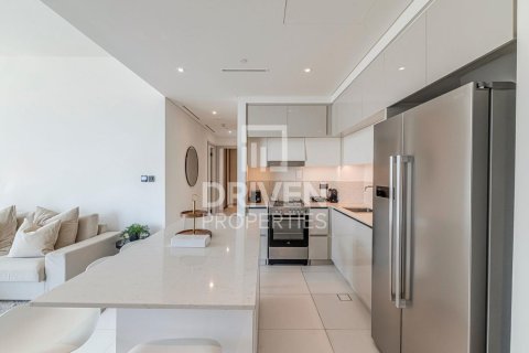 Квартира с 2 спальнями в EMAAR Beachfront, ОАЭ №137702 9