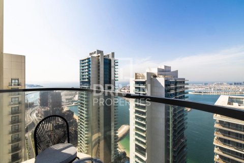 Квартира с 2 спальнями в EMAAR Beachfront, ОАЭ №137702 5