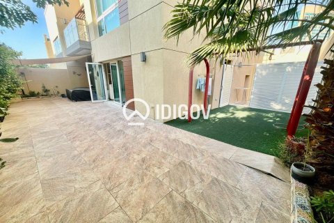 Вилла с 3 спальнями в Dubai Science Park, ОАЭ №187927