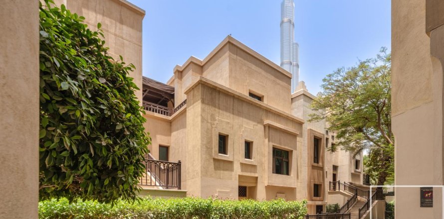 Квартира с 3 спальнями в Даунтаун Дубай (Даунтаун Бурдж Дубай), ОАЭ №136589