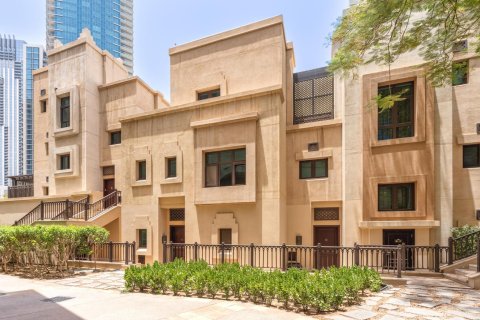 Квартира с 3 спальнями в Даунтаун Дубай (Даунтаун Бурдж Дубай), ОАЭ №136589 3