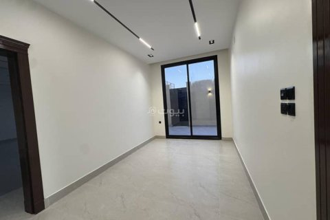 5 bedrooms Villa in Riyadh, Saudi Arabia No. 59991 11