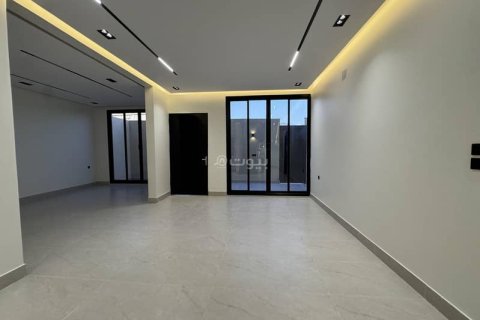 5 bedrooms Villa in Riyadh, Saudi Arabia No. 59991 13