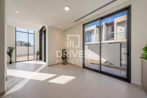4 غرف نوم فيلا في EMAAR South, الإمارات العربية المتحدة رقم 139136 9