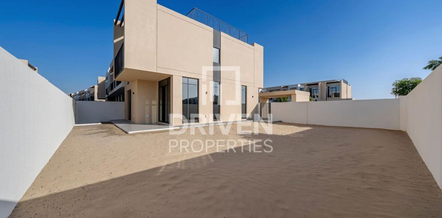 4 غرف نوم فيلا في EMAAR South, الإمارات العربية المتحدة رقم 139136