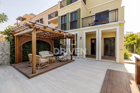 4 bedrooms Townhouse in Jumeirah, UAE No. 200430