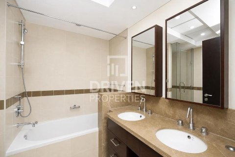 2 bedrooms Apartment in 29 Burj Boulevard, UAE No. 191644 13