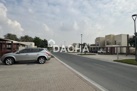 Квартира с 2 спальнями в EMAAR South, ОАЭ №186084 4