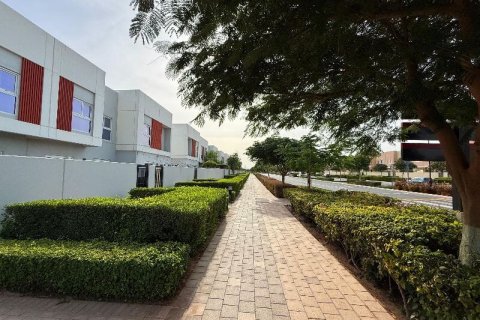 Villa de 4 dormitorios en Villanova, UAE No. 163811 4