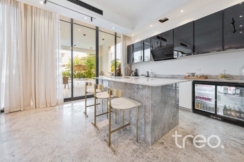6 bedrooms Villa in Jumeirah Park, UAE No. 187980 10