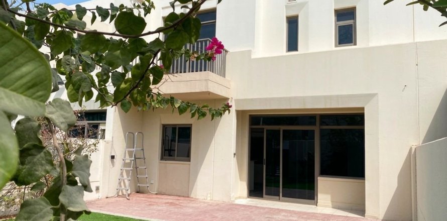 3 bedrooms Villa in Town Square, UAE No. 188341