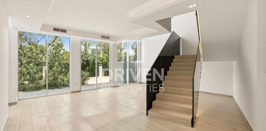 4 bedrooms Townhouse in Al Barari, UAE No. 191619