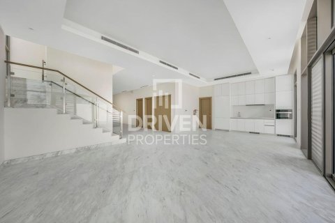4 bedrooms Villa in District One, UAE No. 191617