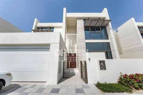 4 bedrooms Villa in District One, UAE No. 191617 21