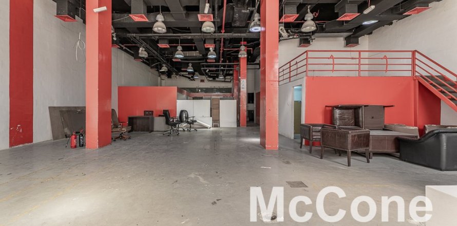 Shop de 286.7m² en Dubai, UAE No. 74161