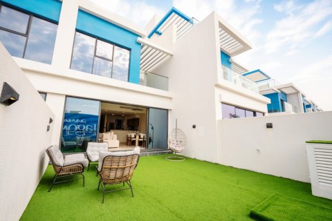 Вилла с 3 спальнями в Golf City, ОАЭ №147023