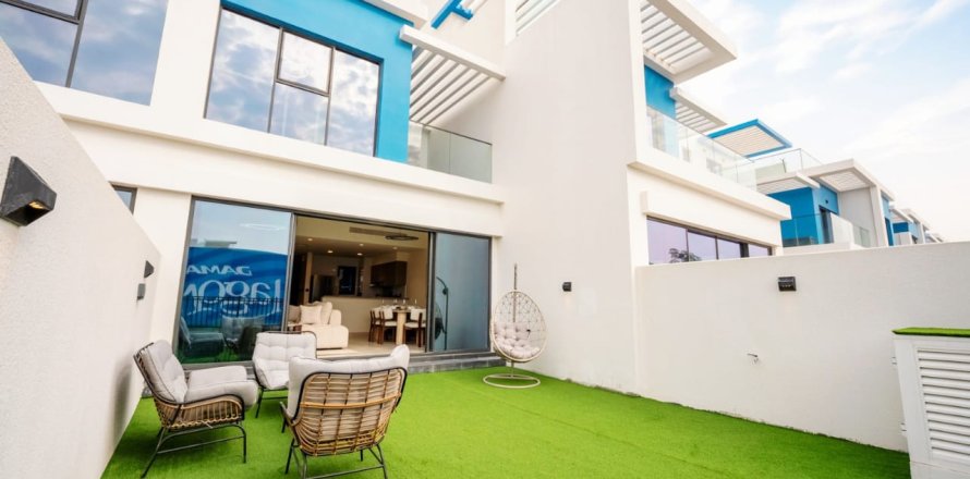 Вилла с 3 спальнями в Golf City, ОАЭ №147023