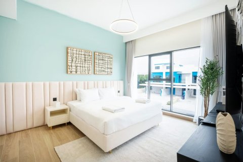 Вилла с 3 спальнями в Golf City, ОАЭ №147023 8