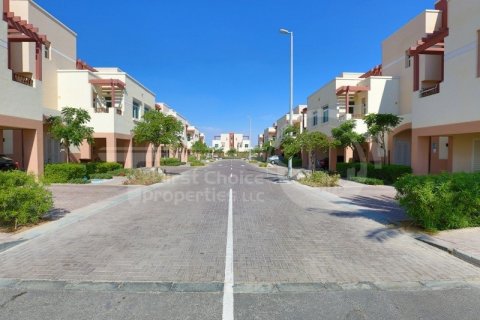 2 bedrooms Apartment in Al Ghadeer, UAE No. 172511 3