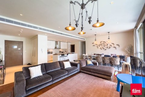 Квартира с 3 спальнями в Аль-Васл, ОАЭ №137469 4