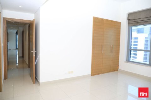 Квартира с 3 спальнями в Даунтаун Дубай (Даунтаун Бурдж Дубай), ОАЭ №137474 10