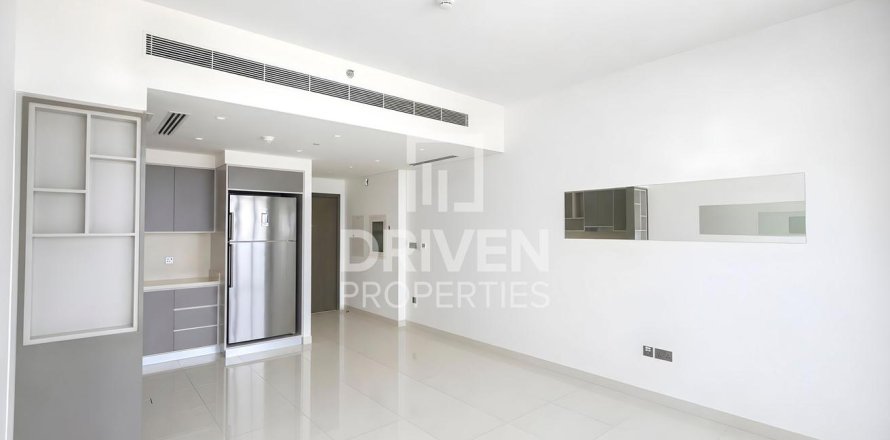 Квартира с 2 спальнями в EMAAR Beachfront, ОАЭ №191581
